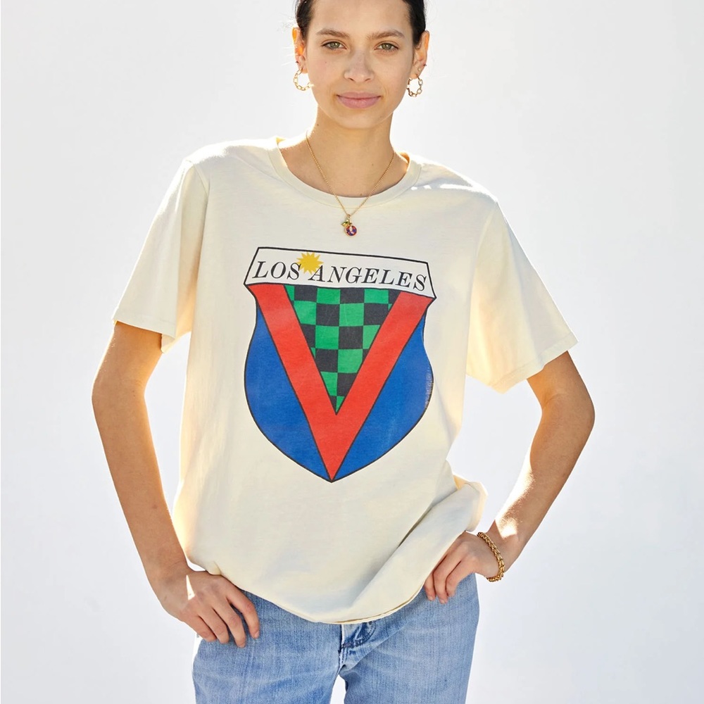 In search of: Clare V original tee with CV crest in XS or Small